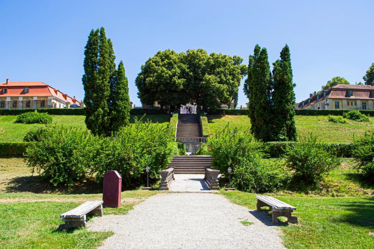 Vila Rozalia Garden Gate อาวริก ภายนอก รูปภาพ