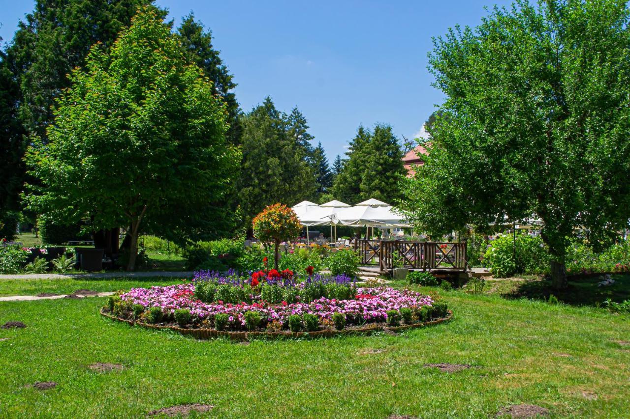 Vila Rozalia Garden Gate อาวริก ภายนอก รูปภาพ